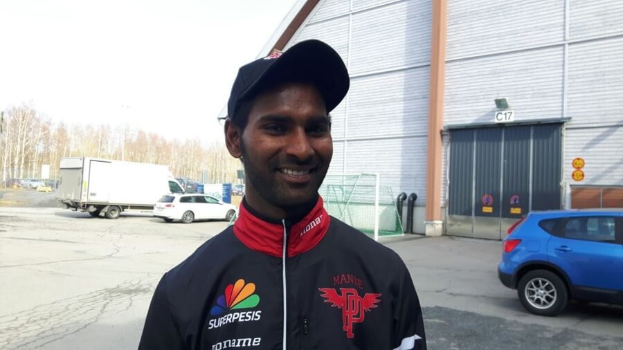 Intialainen pelaaja debytoi virallisessa pesäpallo-ottelussa maanantaina