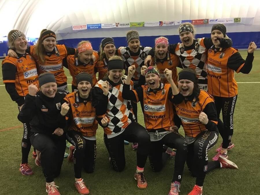 Kotkassa pelataan Halli-SM-pesäpalloa – neljä kovatasoista B-tyttöjoukkuetta tulessa sunnuntaina