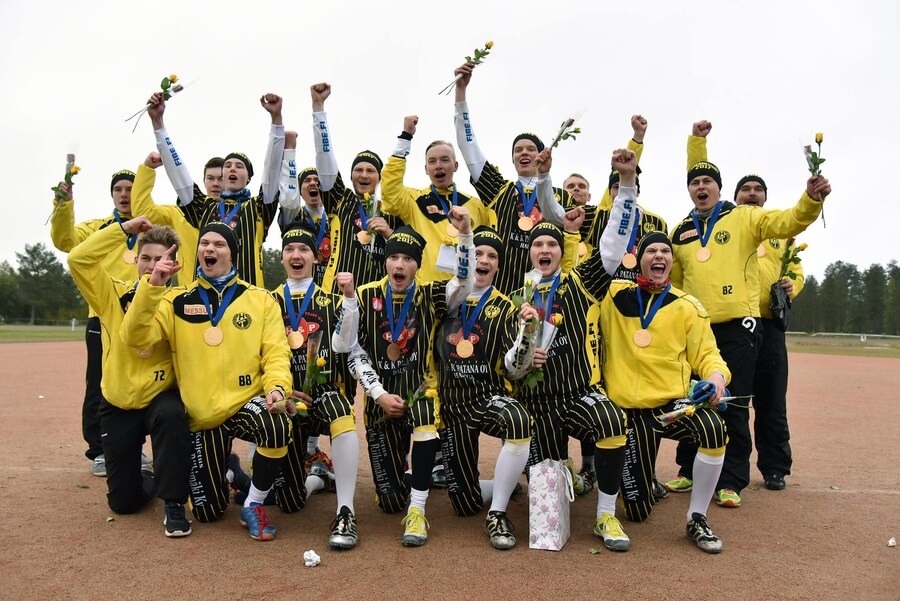 Video: Halsuan Toivo on Pesäpallon Pikkujättiläinen!