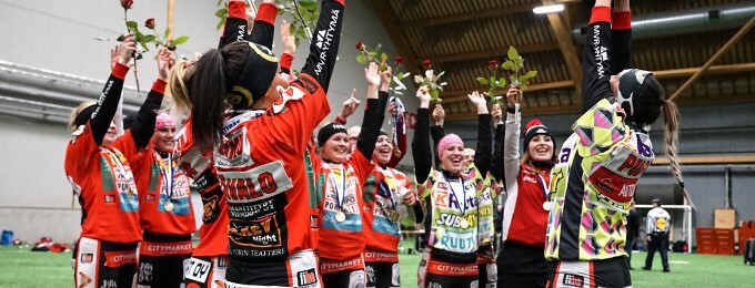 Pesäkarhut uusi hallimestaruutensa – ”ihan mahtava joukkue”