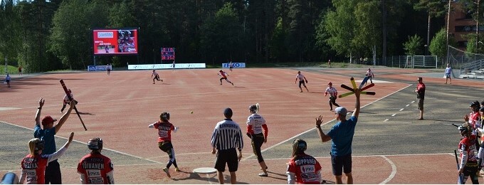 Mitä ihmettä täällä tapahtuu? – Sarjanousijat Pöytyä ja Joensuu pelaavat paikasta superpesiskarsintaan!