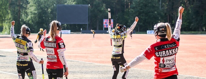 Sarjanousijat naisten Ykköspesiksen välieriin