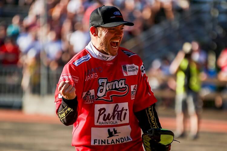 Mestarilukkari Juha Puhtimäki kouluttaa Tanhuvaaran Lukkari Campilla joulun välipäivinä