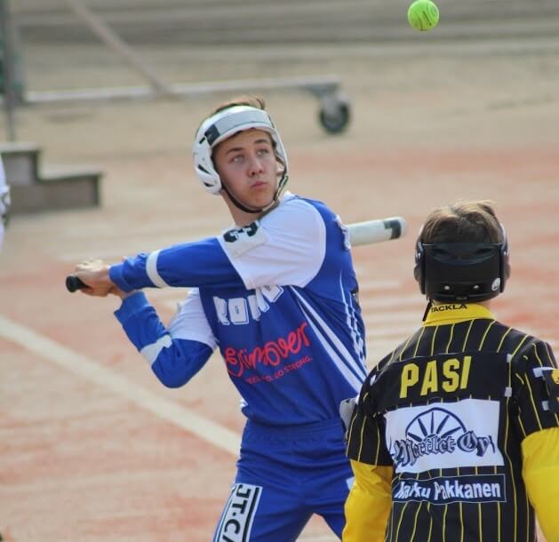 Kim Karjalainen työharjoittelussa Pesäpalloliitossa – näkökulmia pesäpallosta Helsingissä