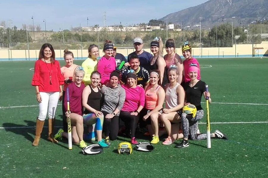 Mijas TV: Sää ja hyvät olosuhteet toivat Tahkon superpesisjoukkueen Espanjan Mijasiin