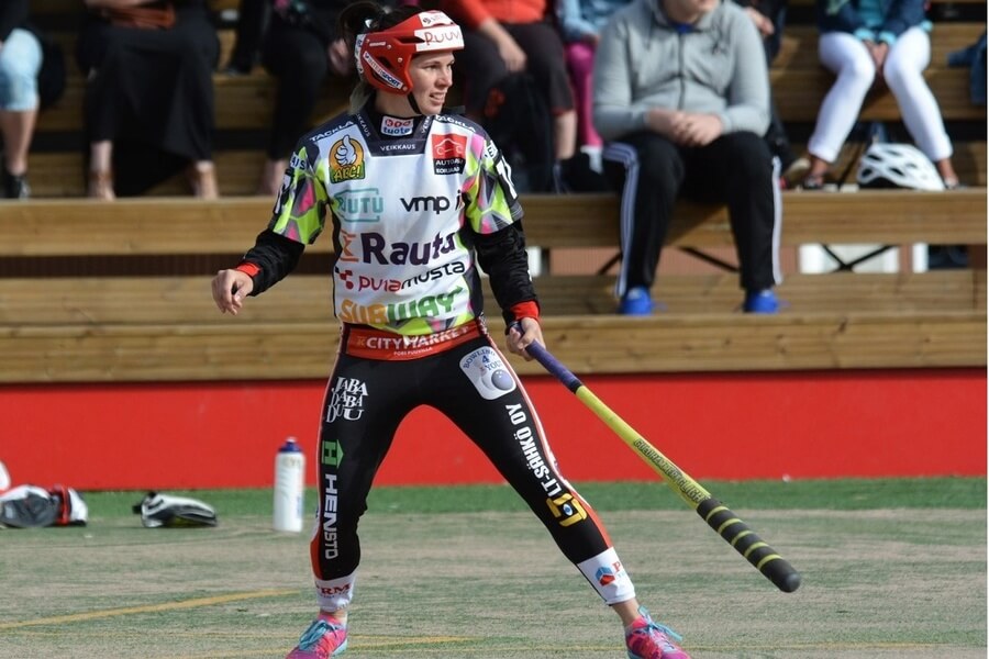 Milla Lindström naisten Itä-Länteen, Pesäkarhuilta jatkosopimusuutisia