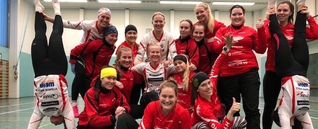 Dokumentti Ylen kanavilla: Onko nelikymppisen perheenäidin mahdollista yltää Superpesikseen?