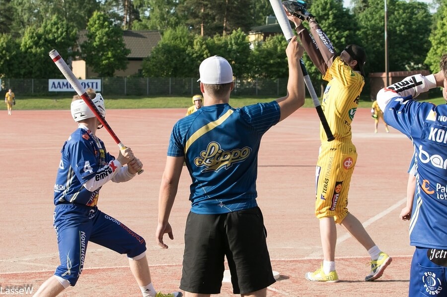 Oulun Lippo Pesis putoaa Ykköspesikseen