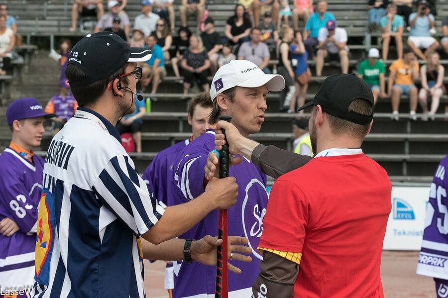 Uusia peli- ja syöttötuomareita miesten Superpesiksessä: ”Pari hassua tilannetta siinä tuli”