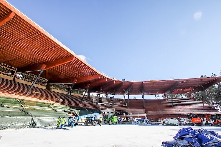 Pesäpallon Itä-Länsi ensi kertaa Joensuussa – katsomot täyttyvät hyvää vauhtia