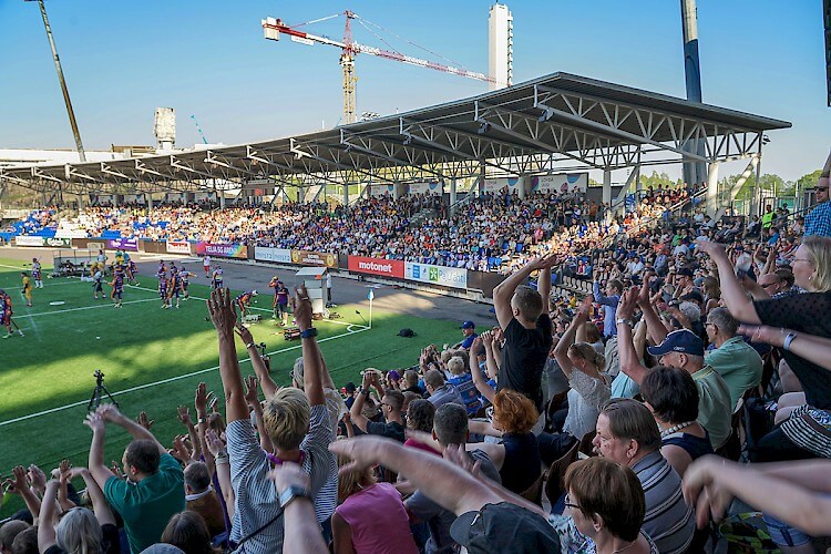 Tilastorajoja ja jaksopeliajan kolmanneksi kovin yleisölukema – superpesiskausi lähti upeasti liikkeelle