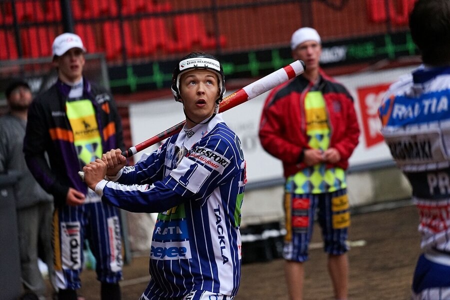 A-poikien Itä-Länsi tarjosi hienoa pesistä olosuhteista huolimatta