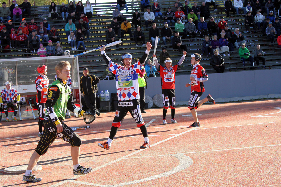 Pesäpallon A- ja B-nuorten sarjakausi käyntiin: Halsuan Toivo ja Oulun Lipottaret vahvoja suosikkeja