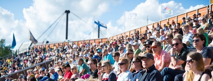 Kouvola-Kitee tiistaina: Kouvolan Pallonlyöjien ”Turistikatsomossa” opastetaan pesäpallon seuraamiseen
