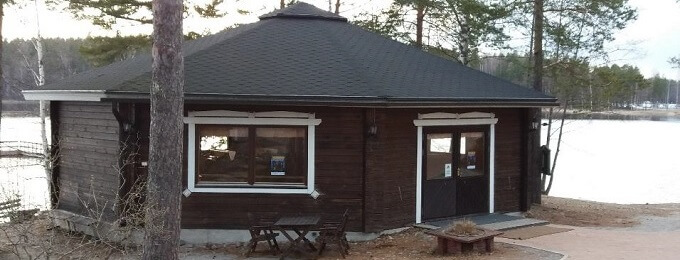 Itä-Länsi-lavatanssit kutsuvat tunnelmalliselle Ukonlinnan lavalle lauantaina 1.7.