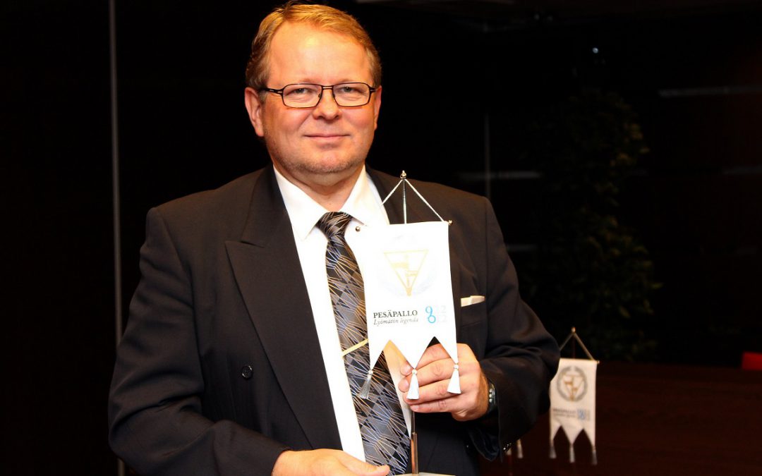 Pesäpalloliiton kunniapuheenjohtaja Unto Väisänen 60 vuotta: ”Unto ei olisi Unto ilman ystäviä”