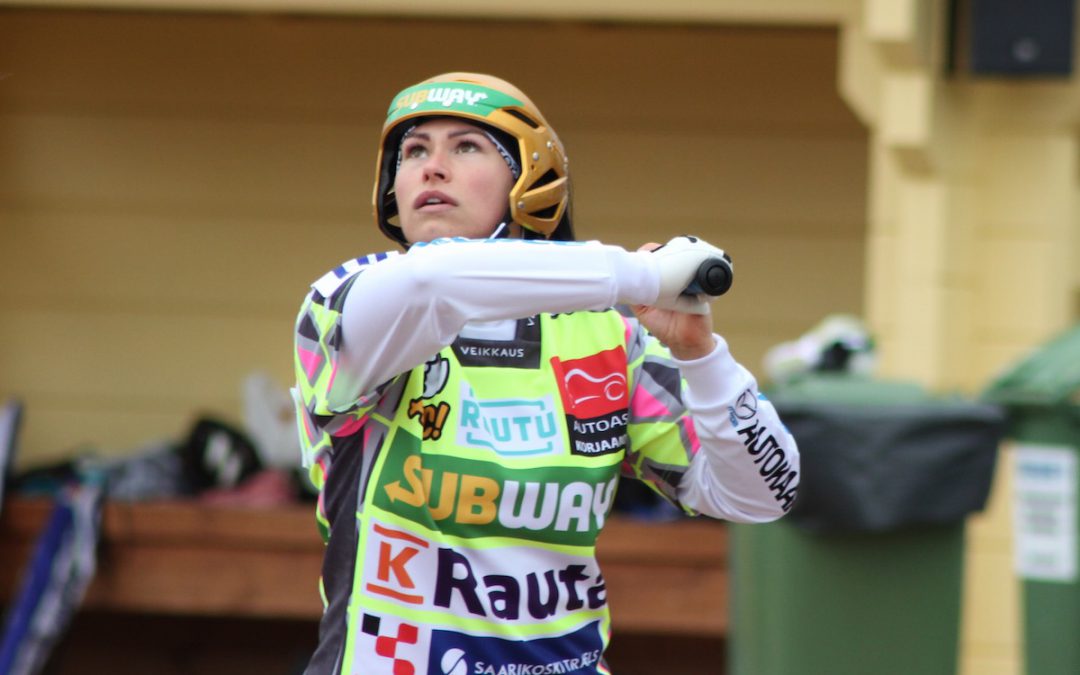 Janette Lepistö iski 400. lyödyn juoksunsa Superpesiksessä