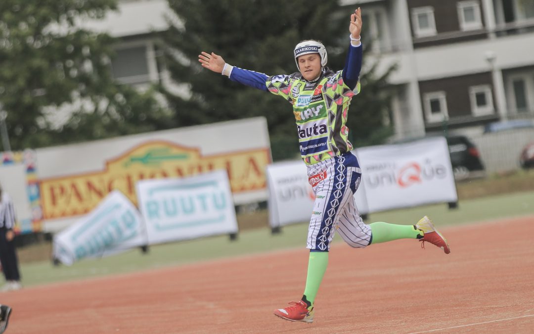 Perttu Ruuska häikäisi miesten Itä-Länsi-ottelussa – täysi tupa ja ”loistava päivä pesikselle”