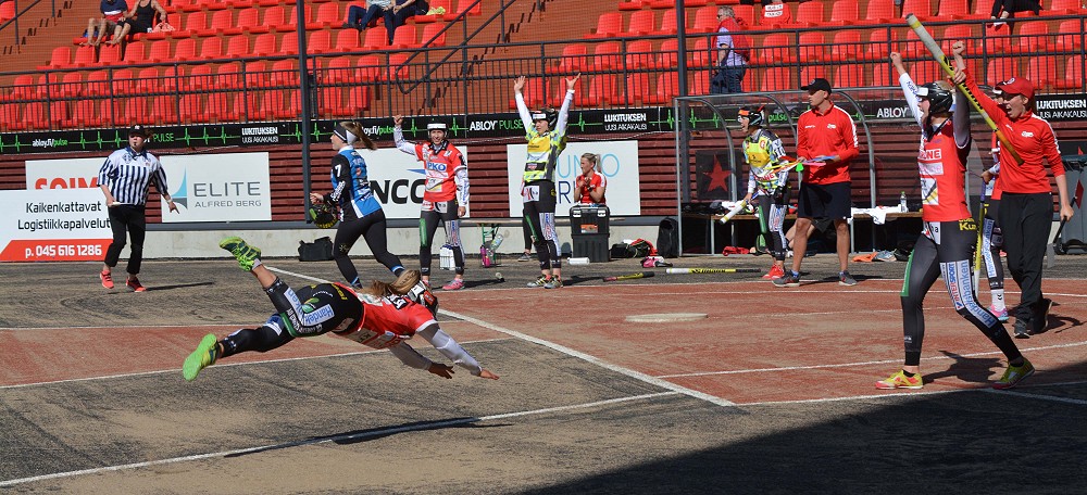 Naisten sarjoissa jäljellä on enää “tulos tai ulos” – näin syksy etenee Savo-Karjalan naisjoukkueiden osalta