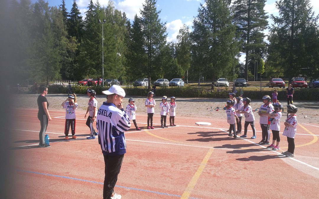 Kuvia neljännestä pienpeliturnauksesta