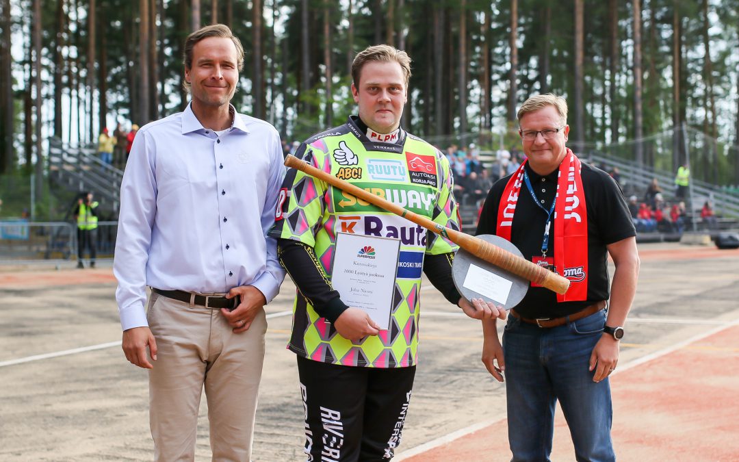 Miesten Superpesiksen runkosarja huipentui – Juha Niemi iski tonnin rikki nopeimmin ja nuorimpana!