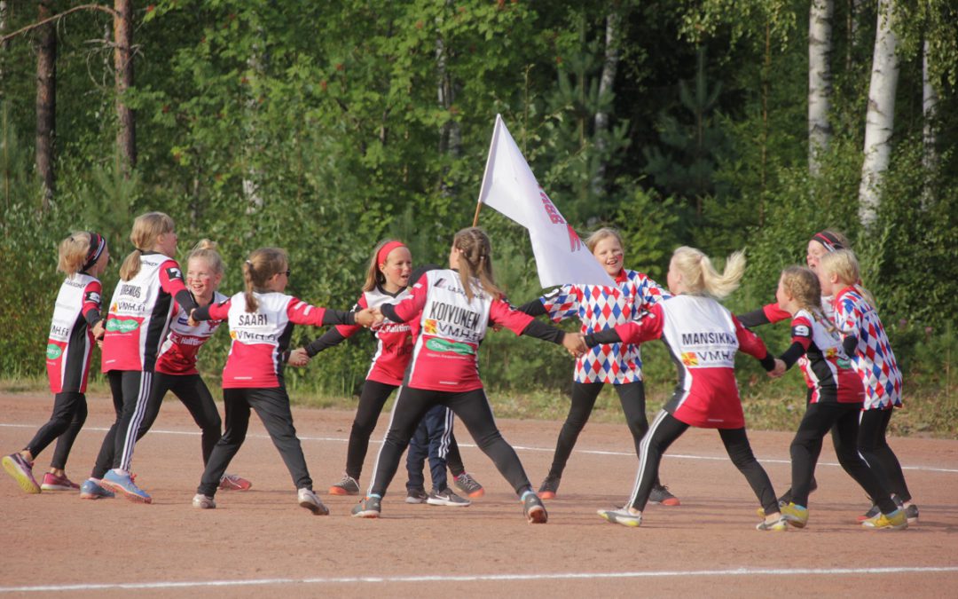 ”Mahdollisuus pienemmillekin seuroille uuden toiminnan kokeiluun ja käynnistämiseen” – OKM myönsi seuratukea, mukana 20 pesäpalloseuraa