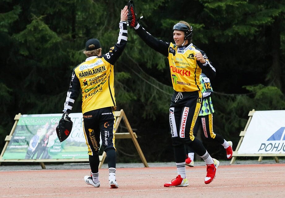 Miesten Ykköspesiksen runkosarja huipentuu keskiviikkona, Puijon Pesis kotikentälleen retropaidoissa