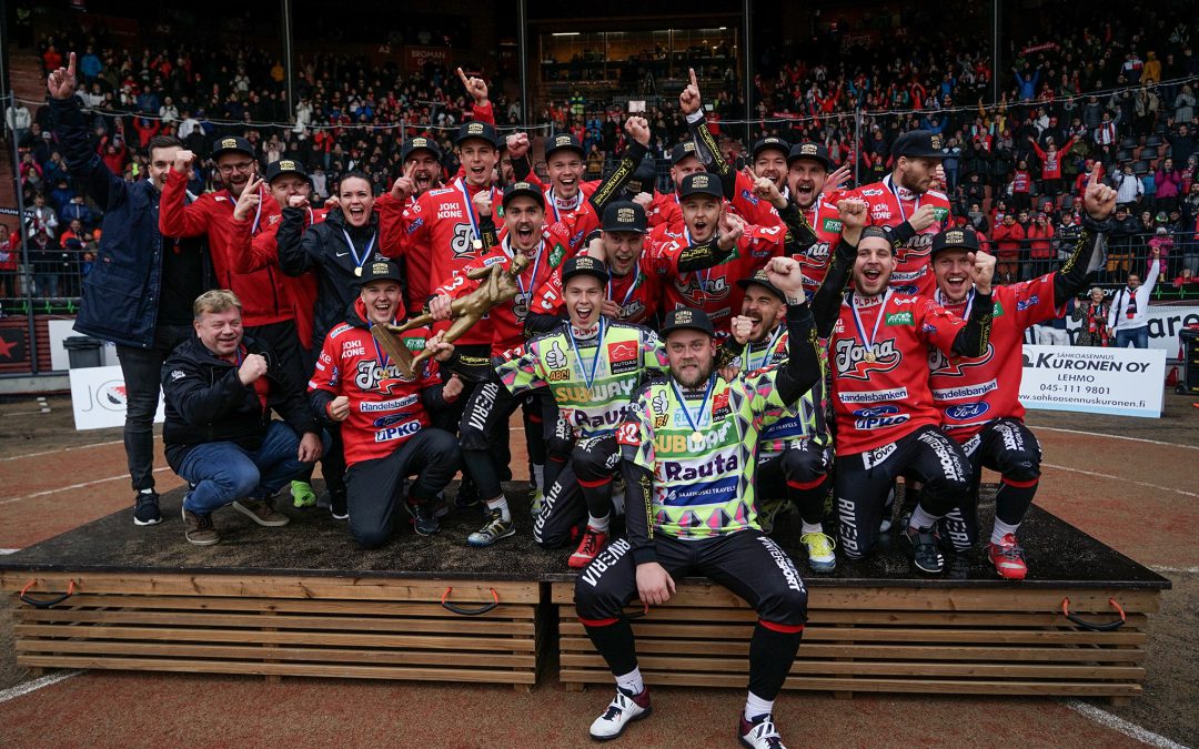 Täpötäysi Kerubi Stadion villiintyi – Joensuun Maila on jälleen Suomen mestari!