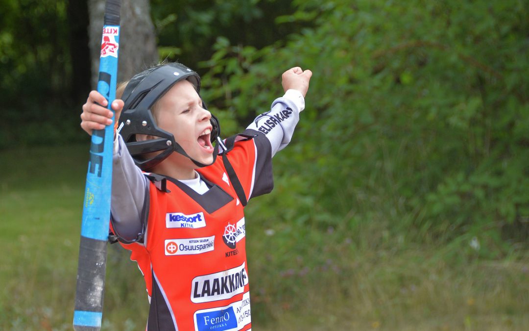 Talvikaudella lisenssiä ei tarvita, pelkkä vakuutus riittää – hyvä aika kokeilla pesistä harrastuksena!