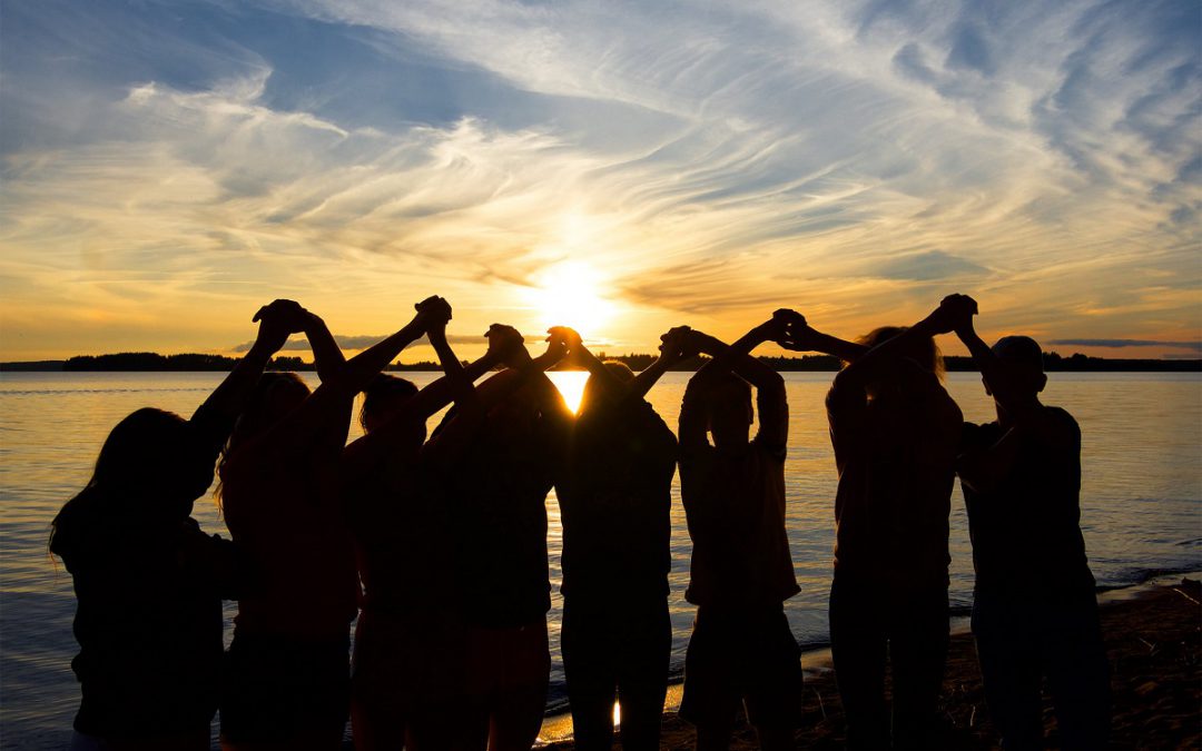 Ystäviä, ikimuistoisia hetkiä ja iloista kesäfiilistä suositulla Kuortaneen Pesisriparilla 11.-20.6.2021!