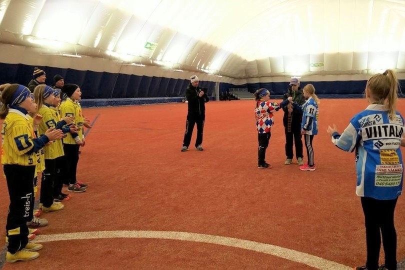 Alajärven Ankkurit järjestää E-junioreiden halliturnauksen, jossa pääsee pelaamaan aidolla pesiksen hiekkatekonurmella!