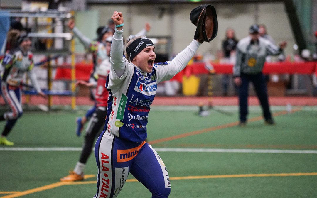 Naisten Halli-SM vauhtiin – Jenna Kammi-Rahnasto pitää räpylän naulassa, mutta aikoo nautiskella katsomossa!