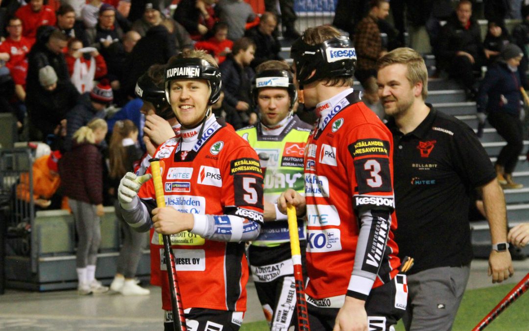 Pelirohkeus syrjäyttää pessimismin Kiteellä – ”Sitä varten pesäpallokentässä ovat rajat, että niille lyödään”