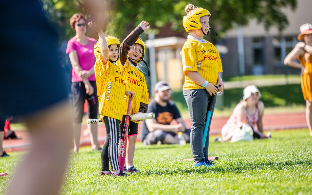 Yli-ikäisyysluvat – kuka pelaa, missä pelaa, milloin pelaa?