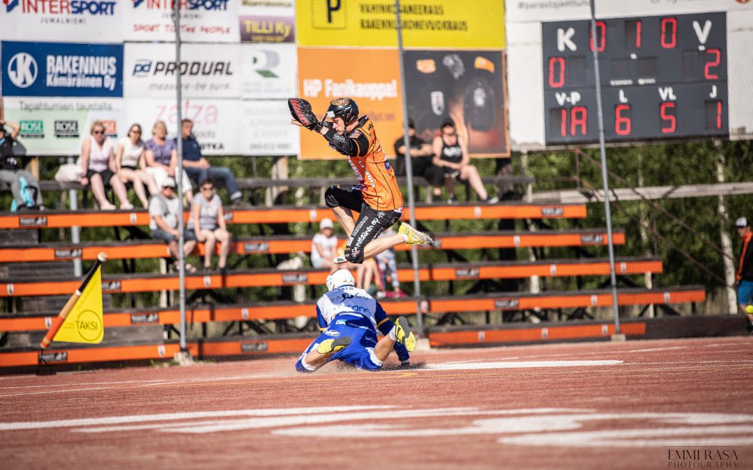 Oulu ja Pöytyä ykköspesiskauden suosikit – panoksena nousu Superpesikseen!