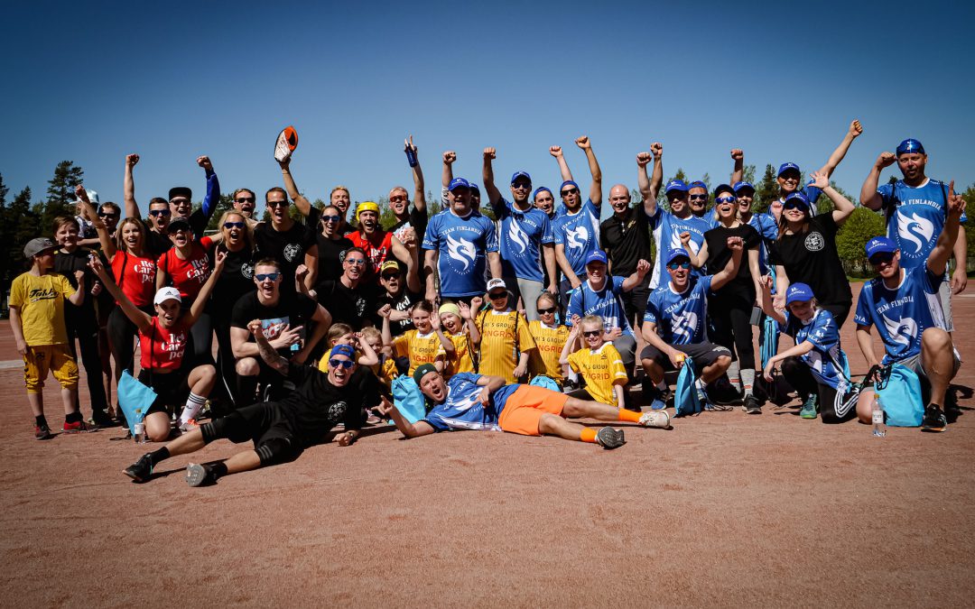 Live-lähetys juuri nyt – julkkikset pelaavat pesistä Keltainen sydän -hyväntekeväisyysottelussa Hyvinkäällä