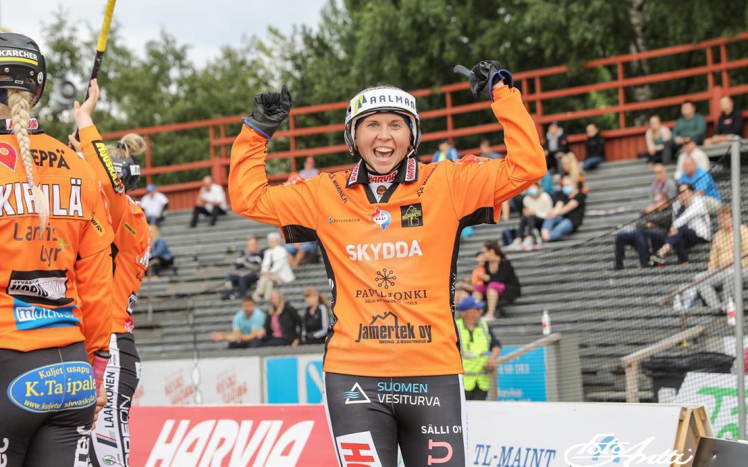 Kirittärien Emma Körkkö juhlaottelussaan Lapualla keskiviikkona – 300. superpesisottelu!