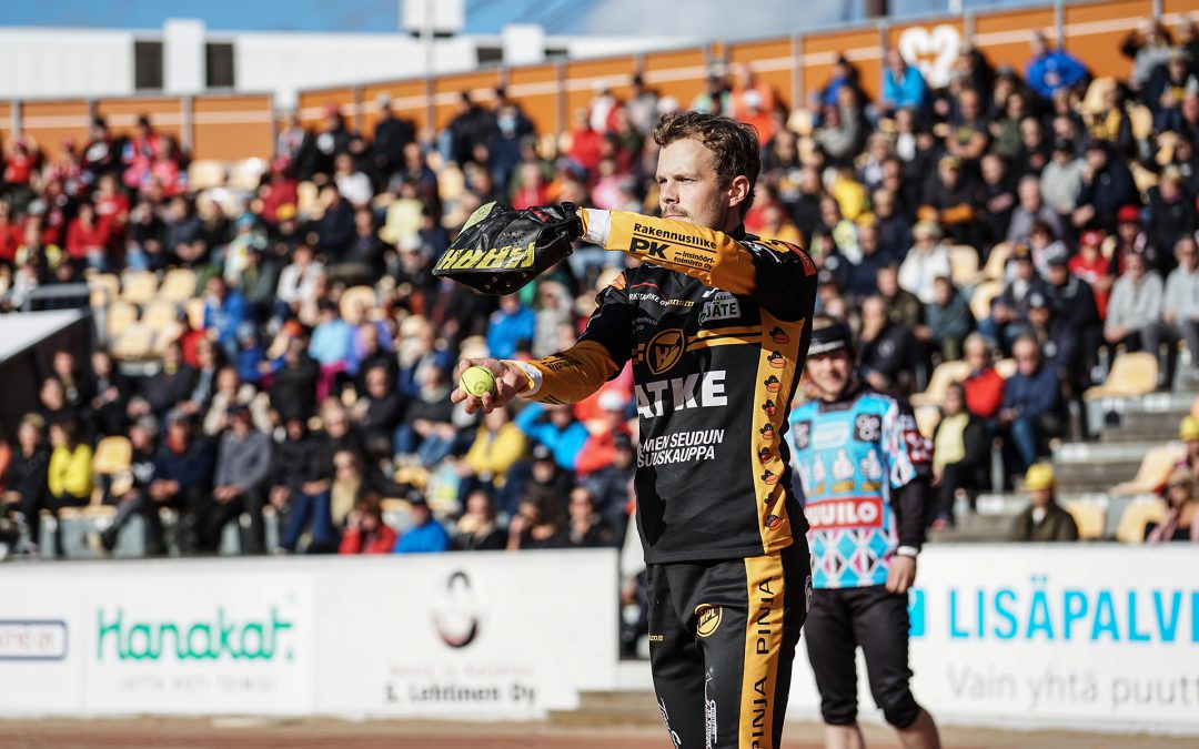 Loppuotteluhuuma yltyy Kouvolassa – mestaruus katkolla sunnuntaina loppuunmyydyn katsomon edessä!