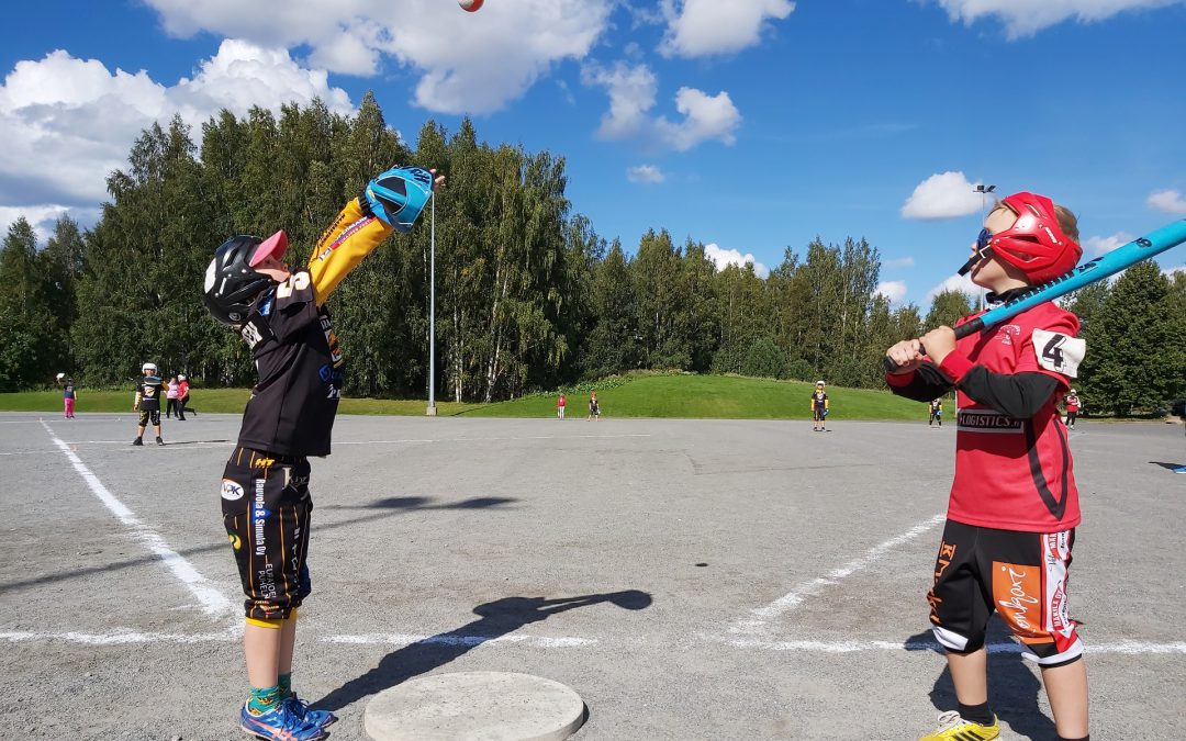Pesäpalloliitto jakaa junioripäällikkötukea – seuratoiminnan tukeminen tärkeä arvo haastavassakin taloustilanteessa