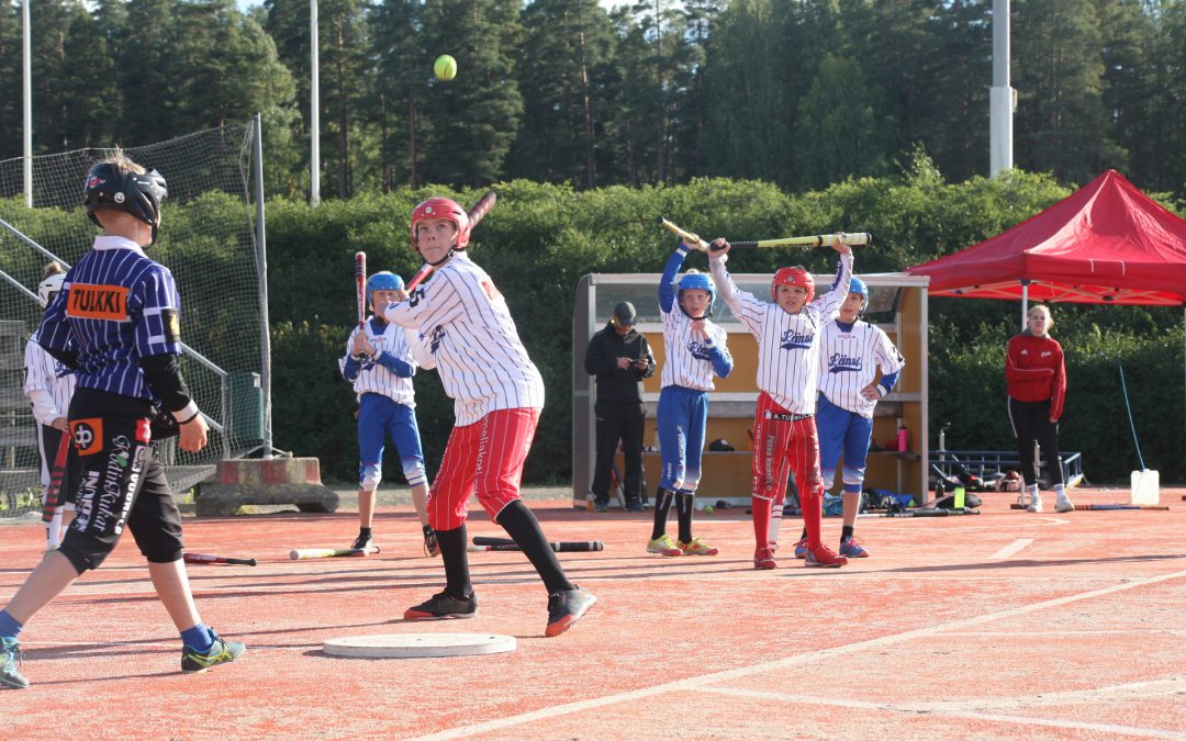 E-Ikäisten Itä-Lännen pelinjohtajat