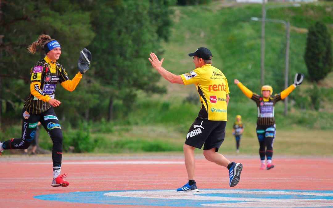 Mynämäen Vesan superpesisjoukkue on osa kunnan urheiluhistoriaa – onko juhlavuoden siirtyminen enne menestyksestä?