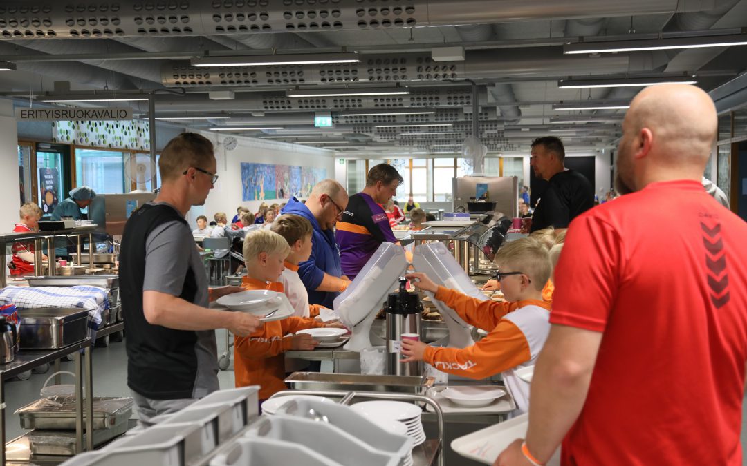 Koko Suomen urheiluvanhempainilta verkossa tänään tiistaina kello 18 – miten nuoren urheilijan hyvä arki syntyy?