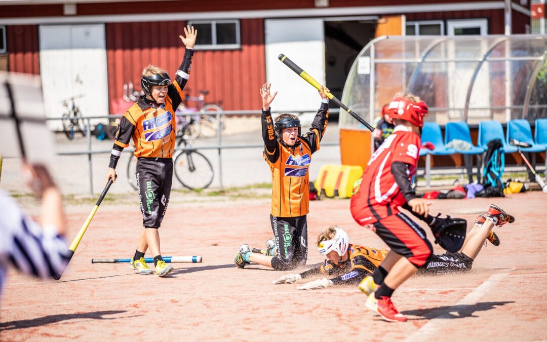 Suuri kiitos Haminan ja Kotkan kaupungeille – uusia harrastajia 100 lapsen maksuttomasta pesiskoulusta!