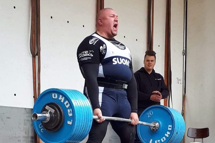 SiiPe Charity -superpesisotteluun vapaa pääsy tiistaina – kuka pelaajista haastaa ”Savon Paronin” maastavedossa?