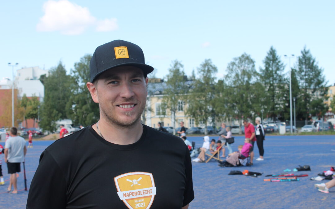 Haastattelussa Naperoleirin johtaja Kalle Airaksinen