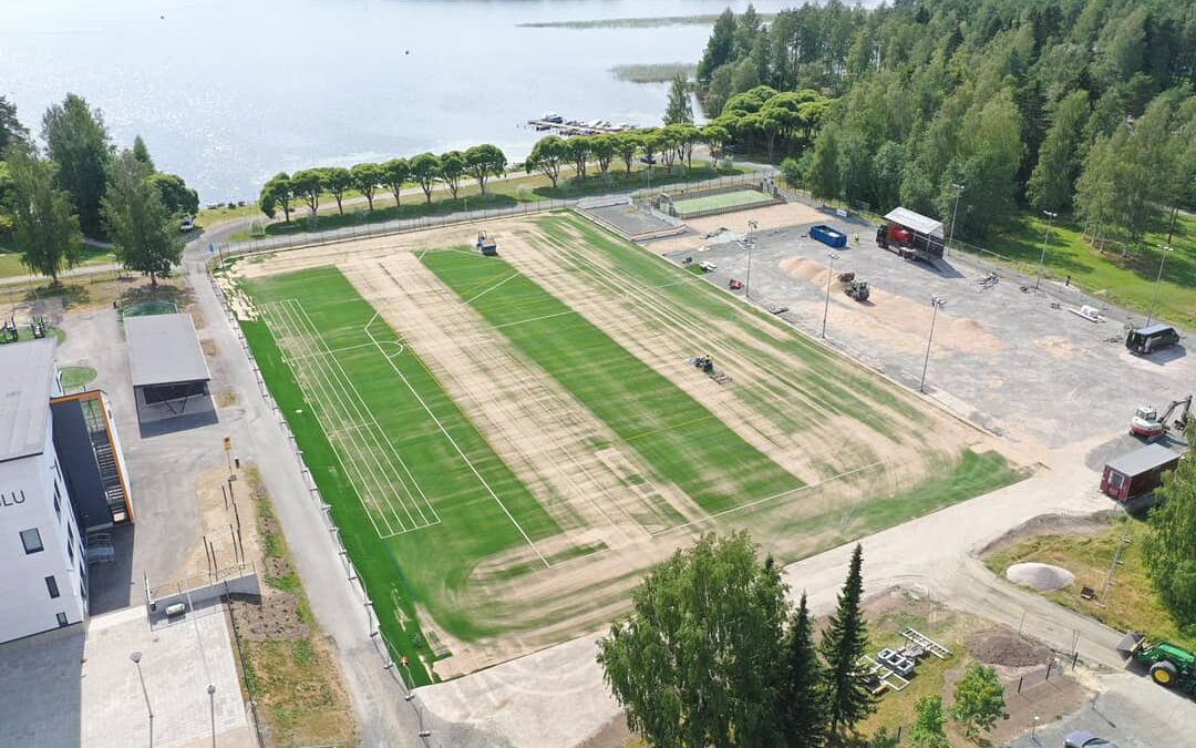 Uusi hiekkatekonurmikenttä otettiin käyttöön Nuorisoleirillä Siilinjärven Vuorelassa