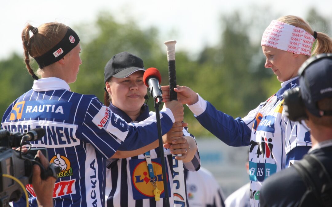 Suvi Kaukovalta vihelsi 100. ottelunsa pelituomarina miesten Superpesiksessä