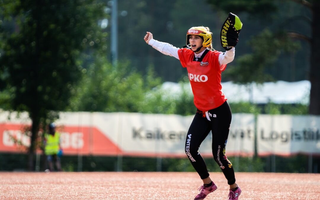 Johanna Pirskanen toteuttaa pesäpalloilijan unelman – valinta naisten Itä-Länsi-otteluun on totta!