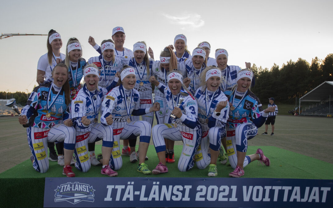 Viihdyttävä tyttöjen arvo-ottelu huipensi Itä-Länsi-perjantain – Lännelle neljäs peräkkäinen voitto!