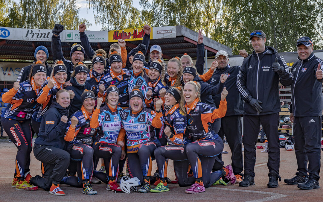 Mailattaret Vaasasta nousee naisten Superpesikseen – 860 katsojaa juhlivat Hietalahden stadionilla